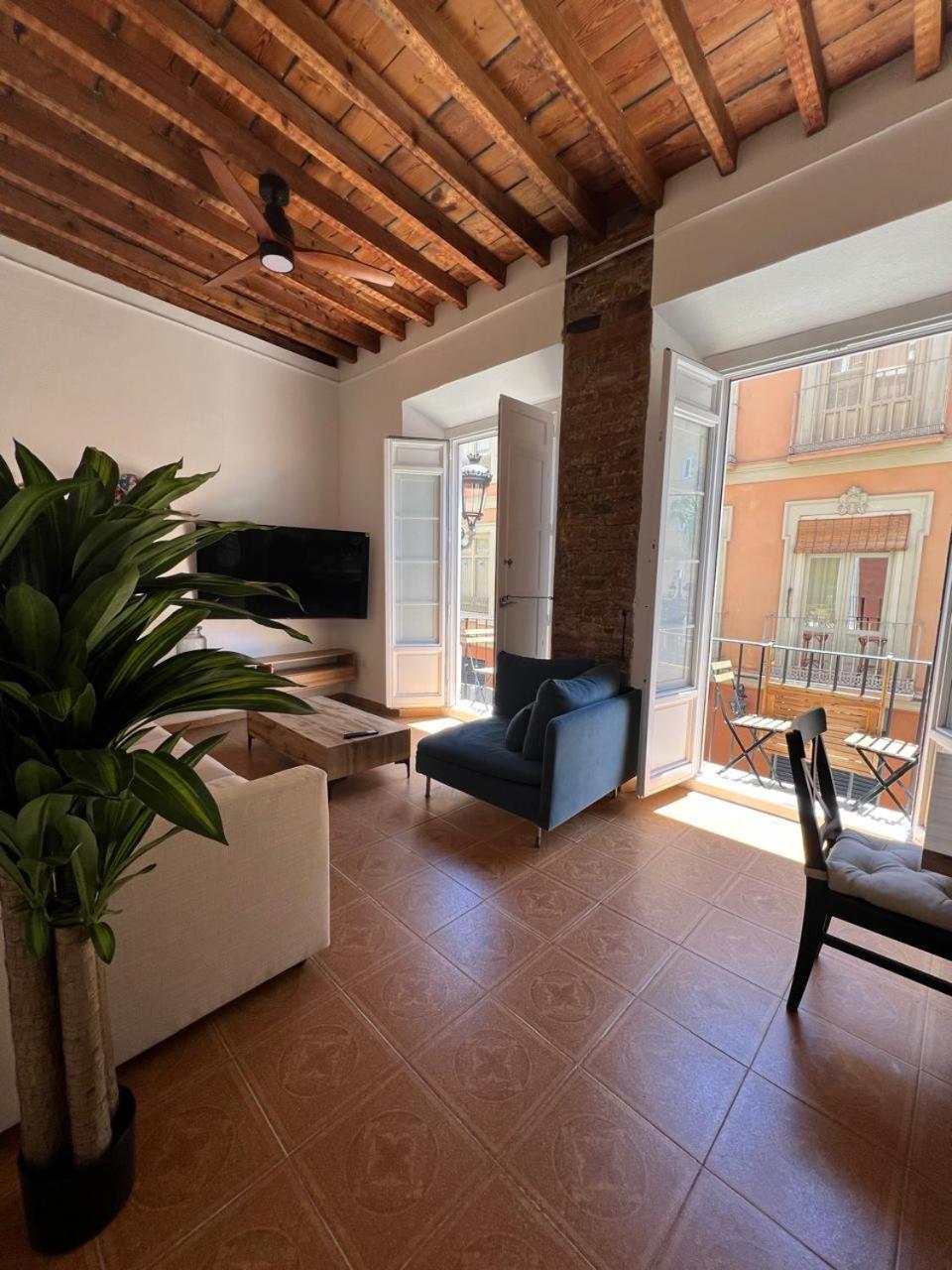 Casa Naty, Espacioso Renovado Apartamento En El Centro De Málaga Exteriör bild