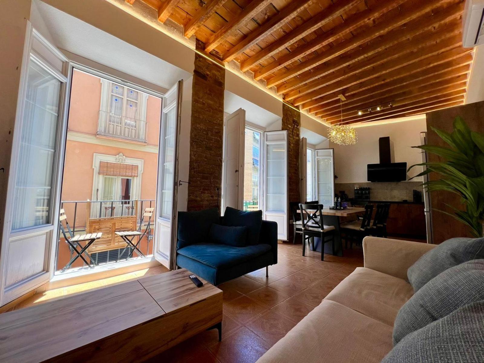 Casa Naty, Espacioso Renovado Apartamento En El Centro De Málaga Exteriör bild