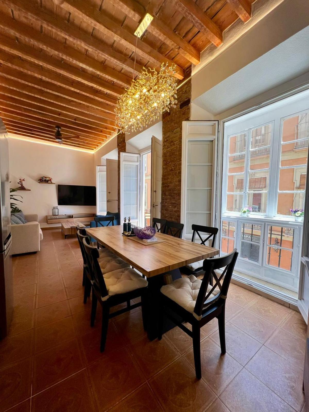 Casa Naty, Espacioso Renovado Apartamento En El Centro De Málaga Exteriör bild