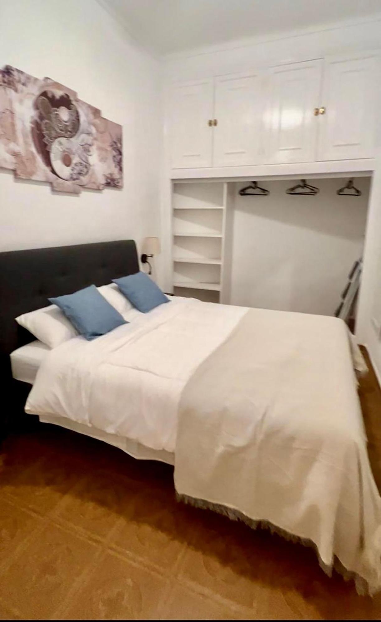 Casa Naty, Espacioso Renovado Apartamento En El Centro De Málaga Exteriör bild