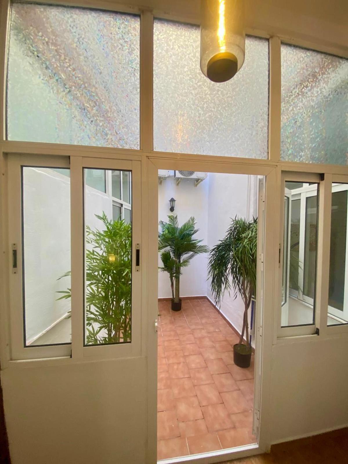 Casa Naty, Espacioso Renovado Apartamento En El Centro De Málaga Exteriör bild