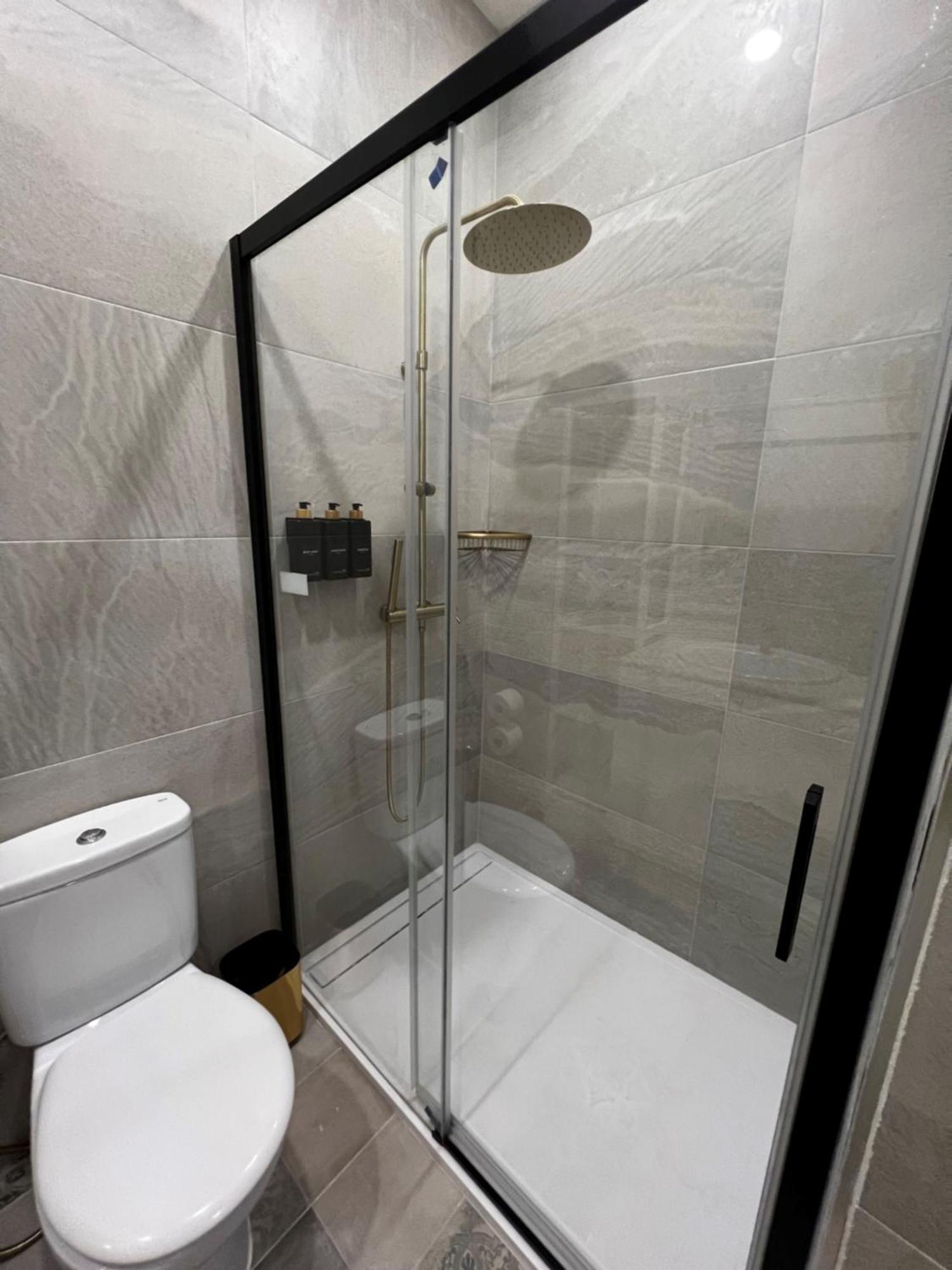 Casa Naty, Espacioso Renovado Apartamento En El Centro De Málaga Exteriör bild