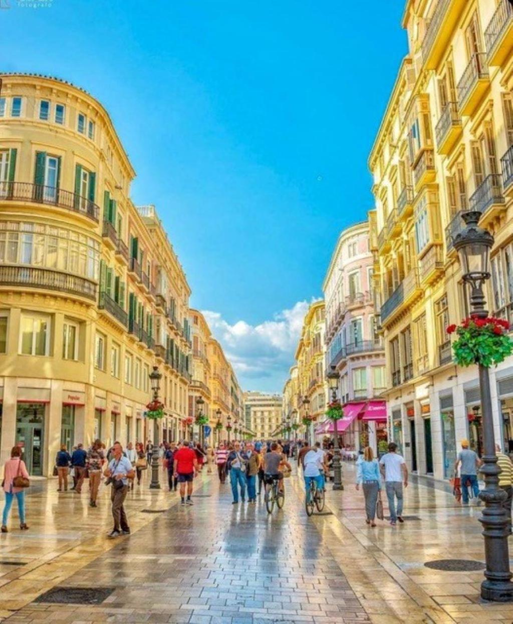 Casa Naty, Espacioso Renovado Apartamento En El Centro De Málaga Exteriör bild